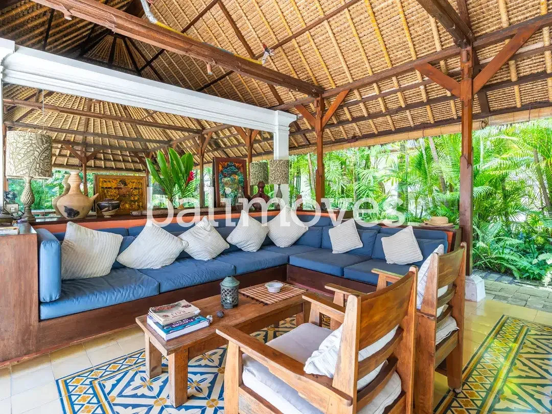 Cantik Villa Dua Kamar Tidur Di Tepi Pantai Sanur - Image 9 of 10