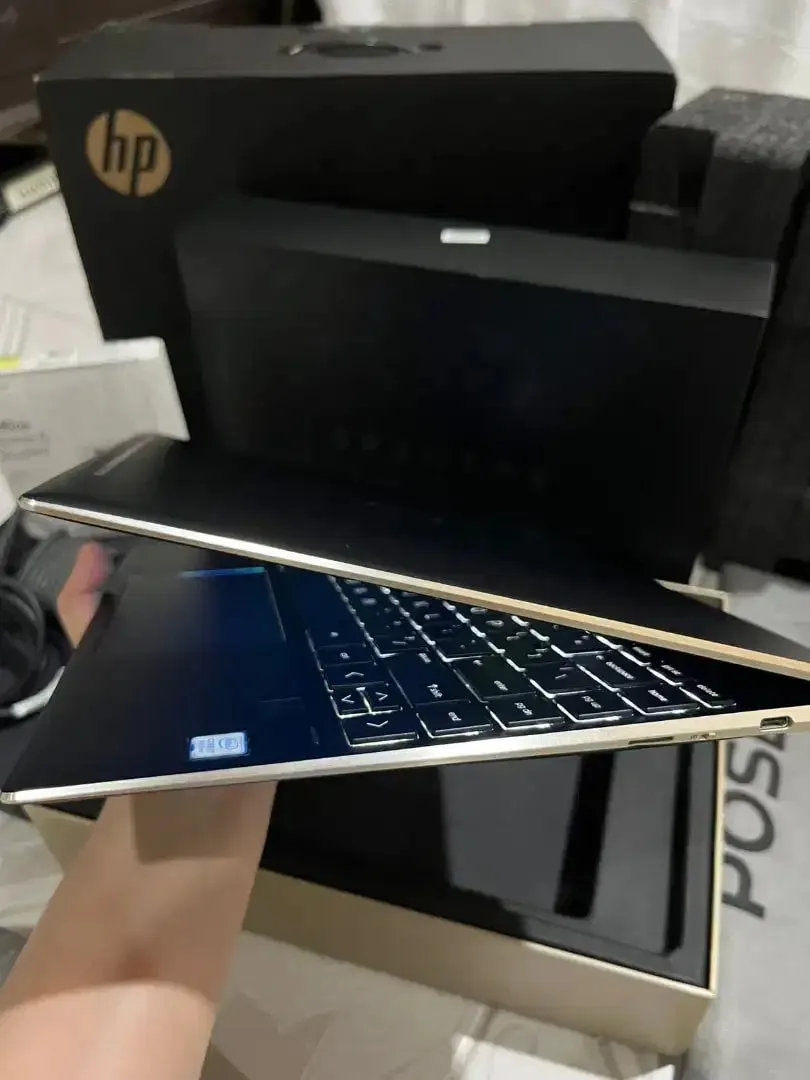 LAPTOP HP SPECTRE X360  i7-8565U fullset original resmi - Image 10 of 10