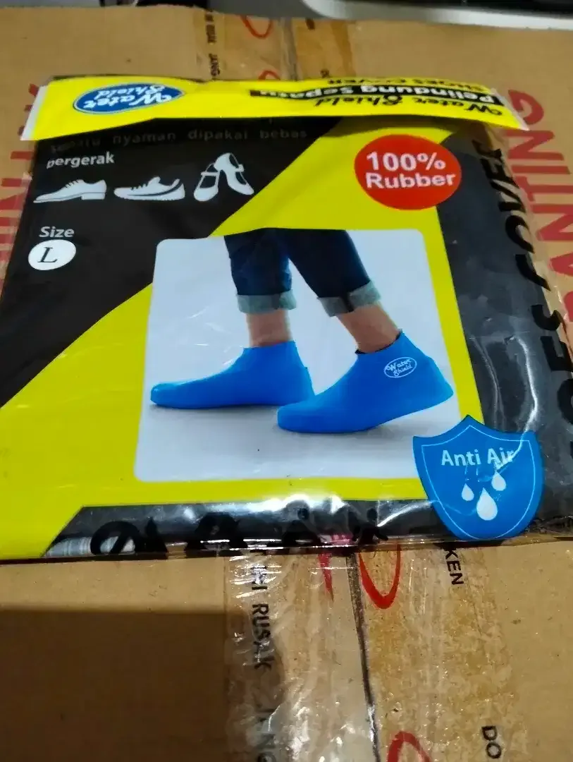 Cover Sepatu Warna Hitam - Image 1 of 2