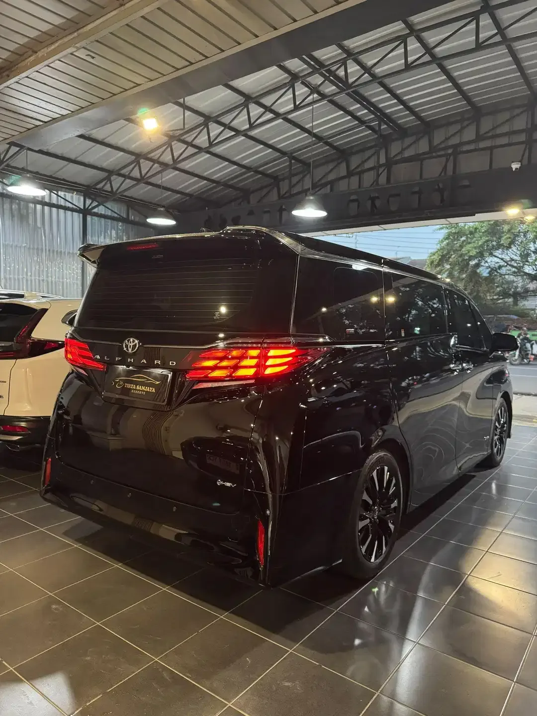 Toyota Alphard G Hybrid 2024 KM 18 rb HEV TSS | 2025 Non Modellista - Image 5 of 5