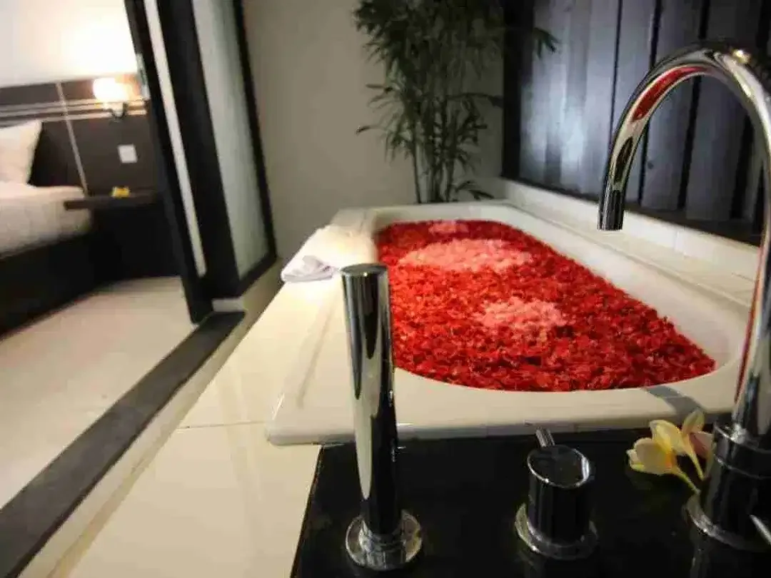 HOTEL AKTIF BINTANG4 DI CENTRALNYA KUTA BALI,TERMURAH HANYA HITUNG TANAH - Image 8 of 10