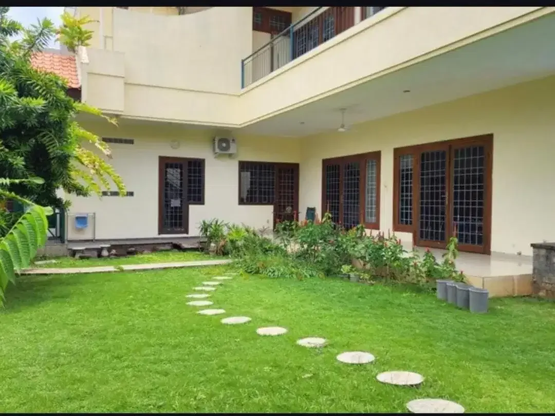 Rumah Mewah Sangat Terawat 2 Lantai Dijual, di Renon - Image 2 of 10