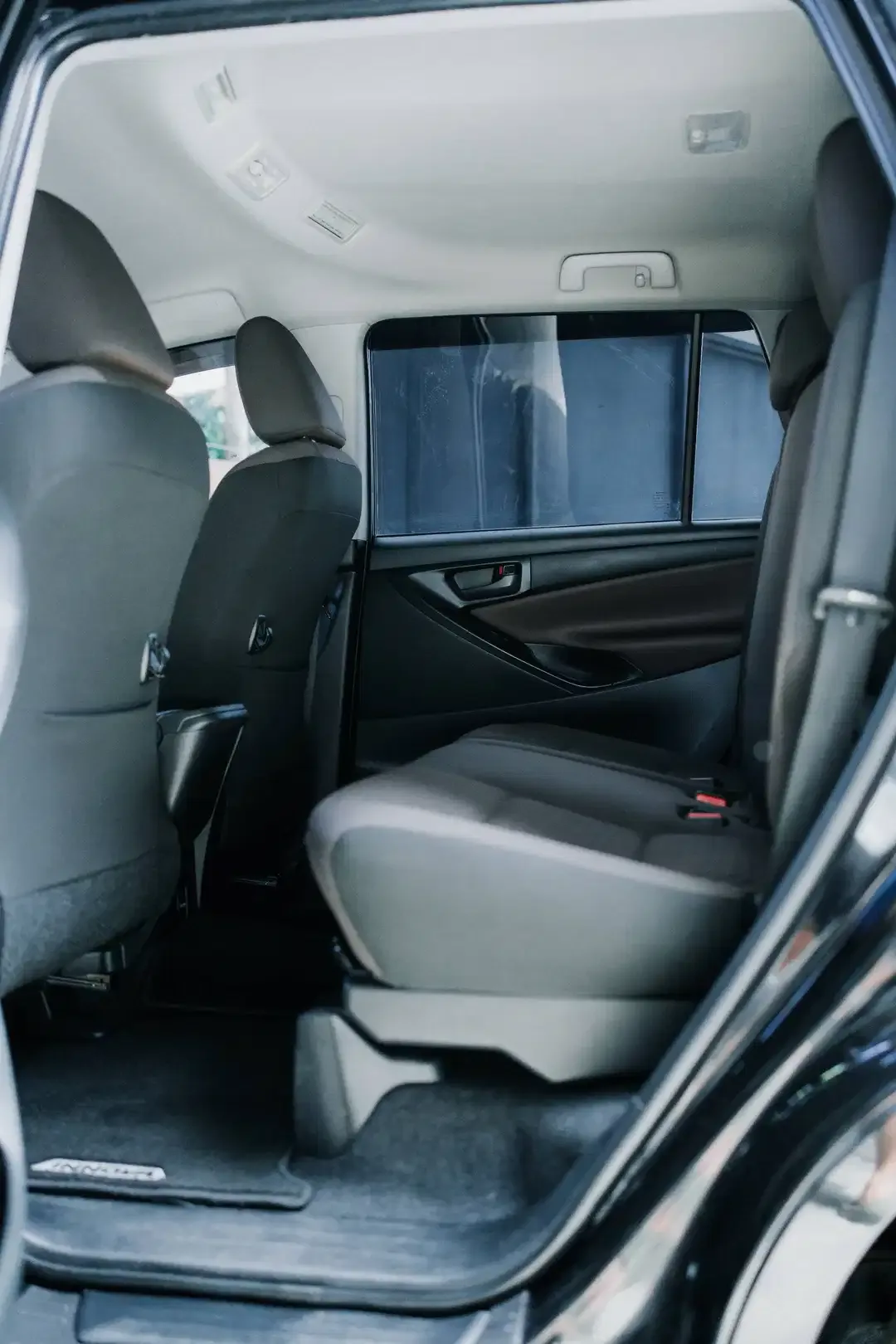 TOYOTA INNOVA G MATIC 2.4 DIESEL AT 2025 - Image 6 of 10