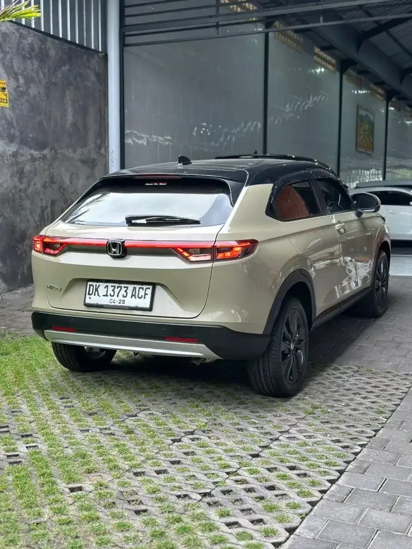 HRV SE 2023 NEW MODEL MATIC ASLI BALI LOW KM - Image 3 of 10