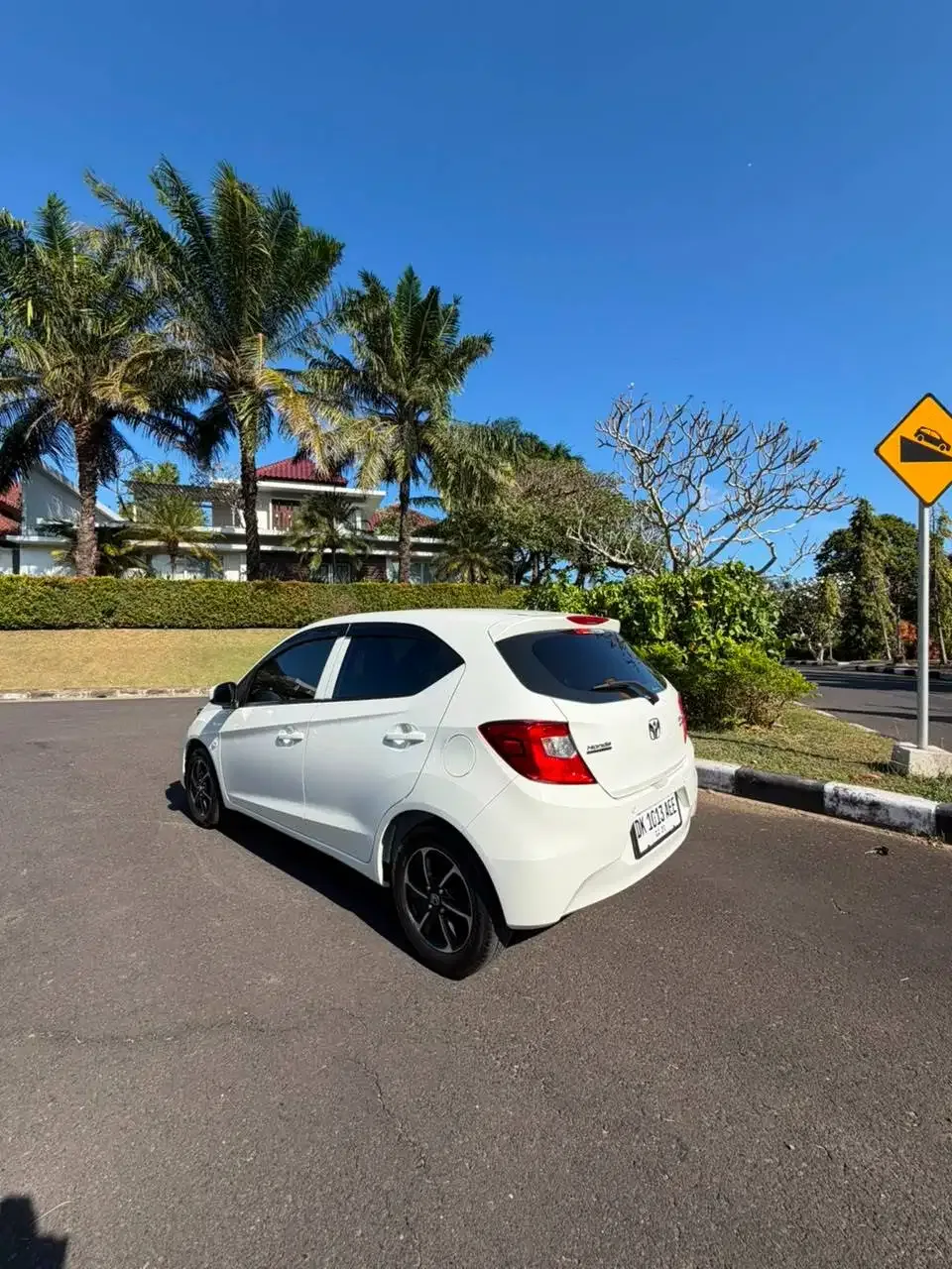 BRIO NEW E SATYA MATIK PUTIH PMK 2026 PLAT DK ASLI BALI LOW KM 800 ORI - Image 6 of 10