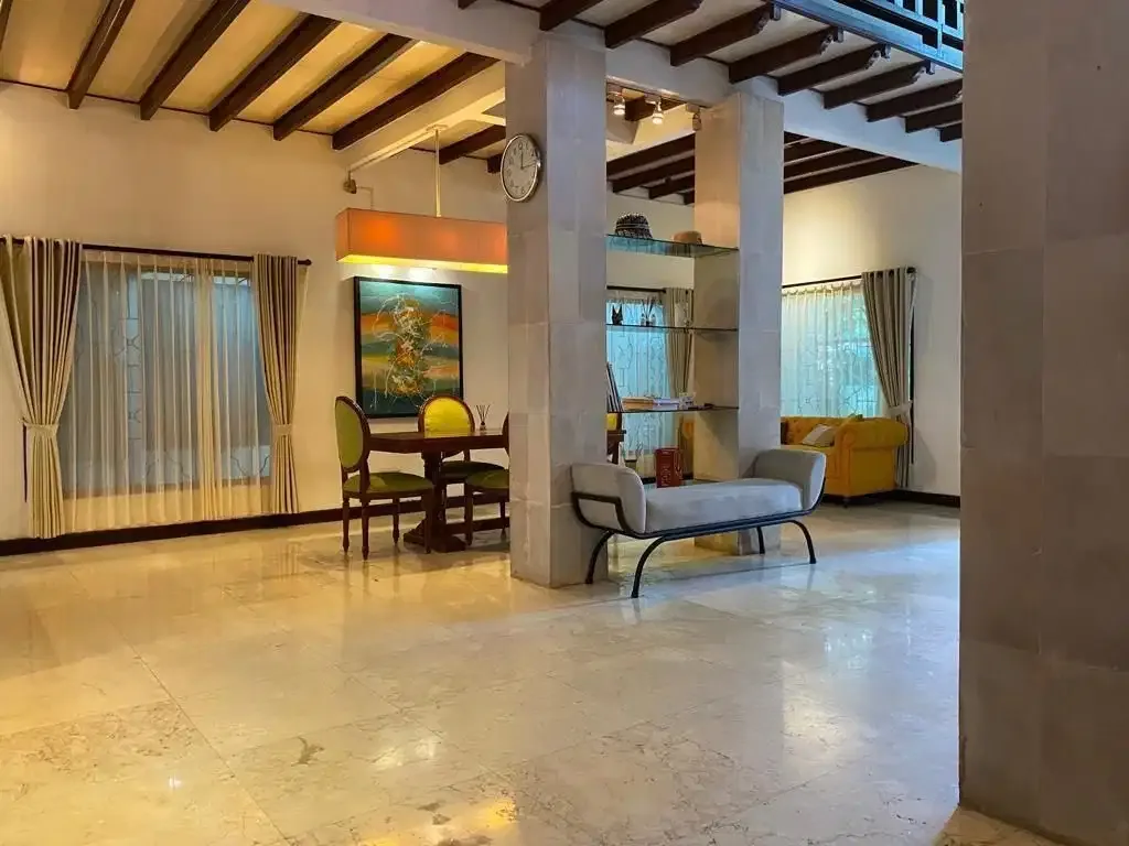 Three-Bedroom Classic House In A Quiet Area - Image 2 of 10
