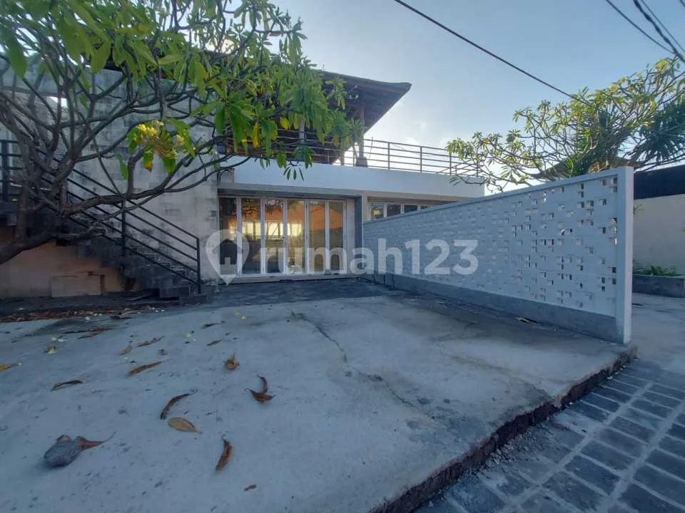 Disewakan Bangunan Ex Restaurant + Tanah Kosong di Bagian Belakang di Nusa Dua - Image 1 of 4