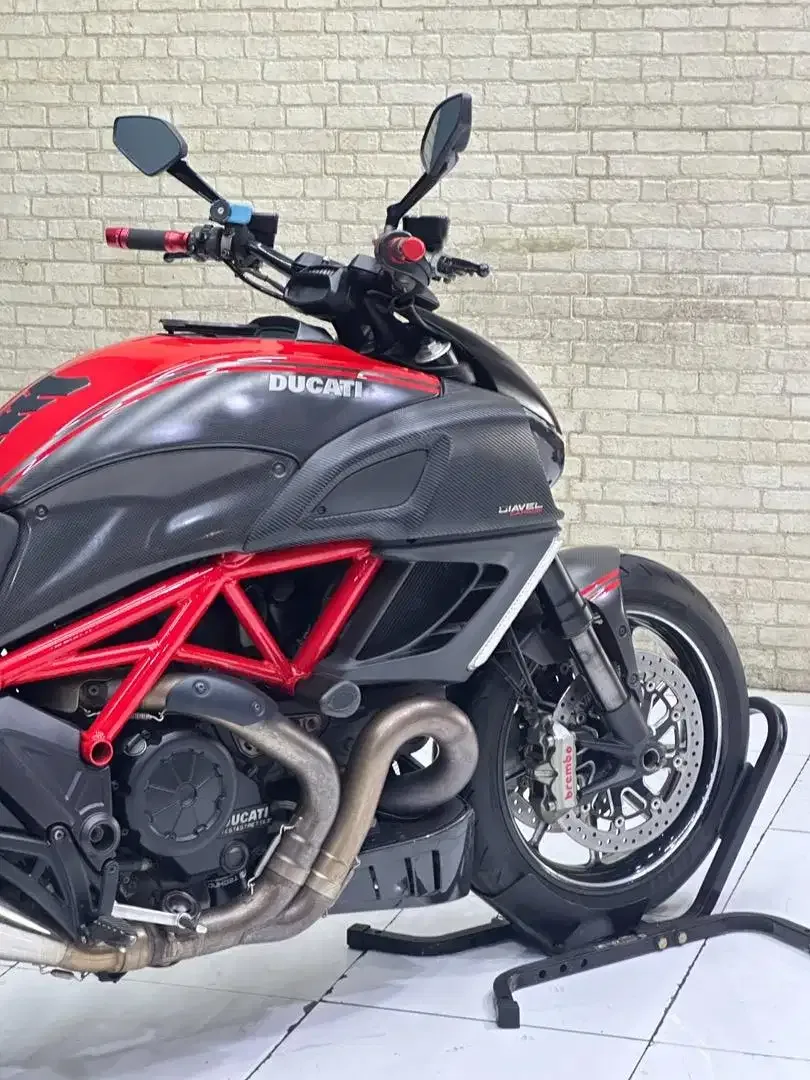 Moge Ducati Diavel red carbon mustika motor - Image 6 of 10