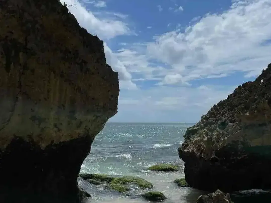 Tanah Los Tebing Padang-Padang Beach - Image 3 of 10