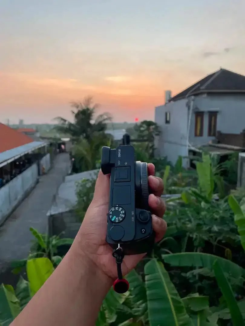 Dijual Sony A6400 + Sony 18-135mm OSS - Image 2 of 8