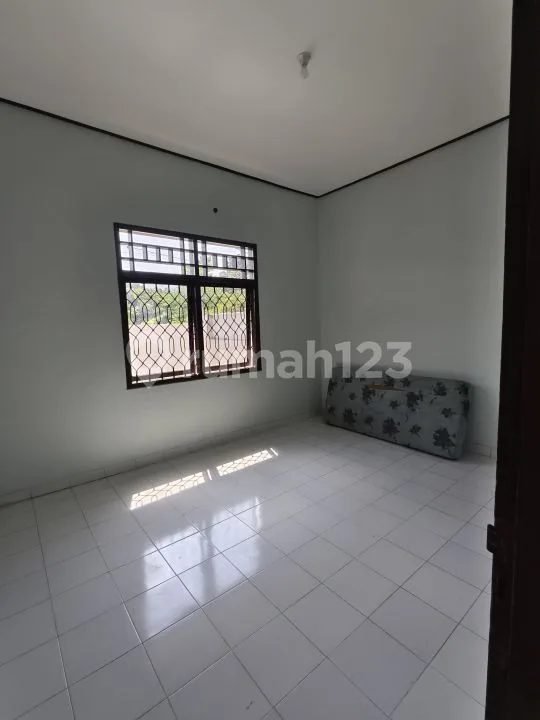 Rumah 2 Lantai Baru Renov, Siap Huni Lokasi Strategis - Image 3 of 4