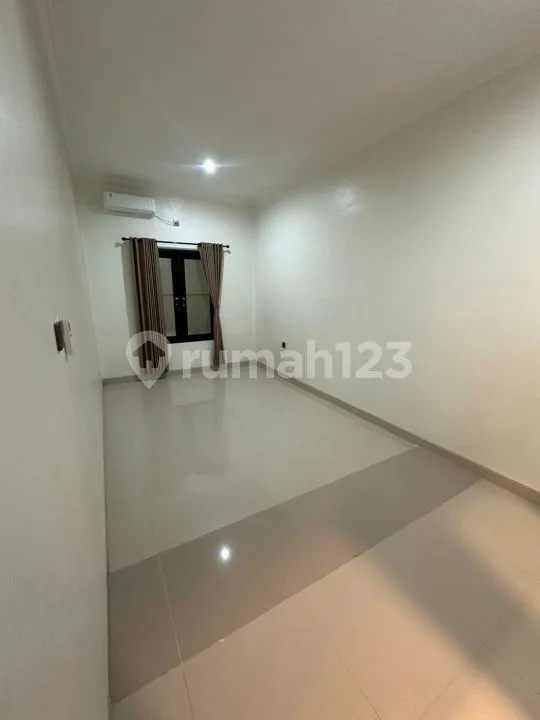 Siap Huni, Rumah, 2 Lantai, Dekat Pusat Perbelanjaan, Yt - Image 3 of 4
