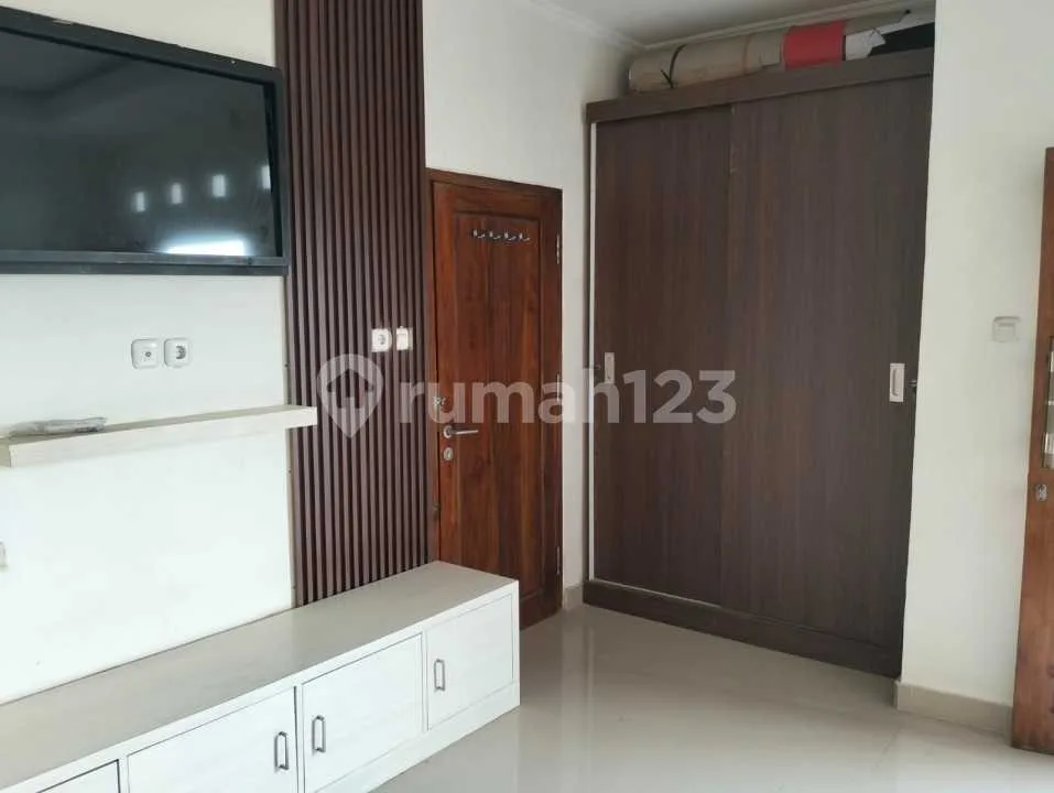 Ruko Siap Huni 3 Pintu Gandeng di Denpasar Barat, 2Kt 3Km Bebas Banjir SHM Strategis 3 Lantai Cocok Segala Usaha - Image 1 of 4