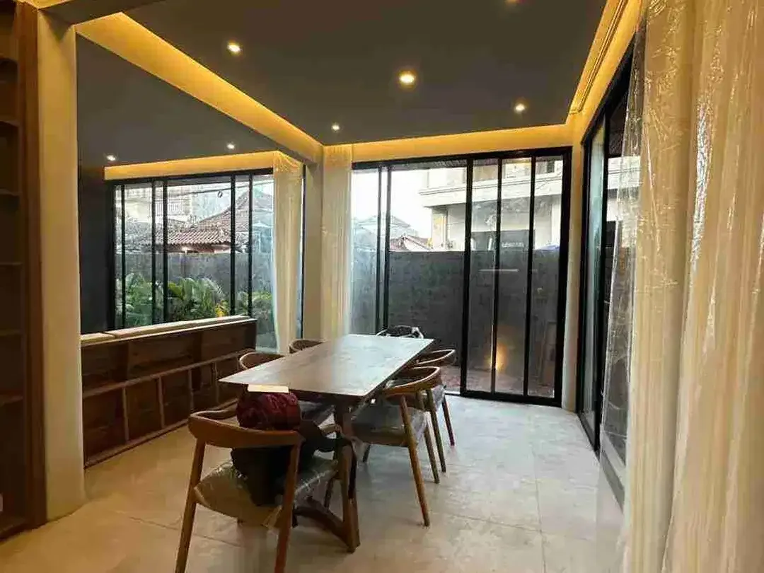 DIJUAL VILLA LANTAI I DIKEROBOKAN DEKAT CANGGU UMALAS Kuta utara - Image 3 of 10