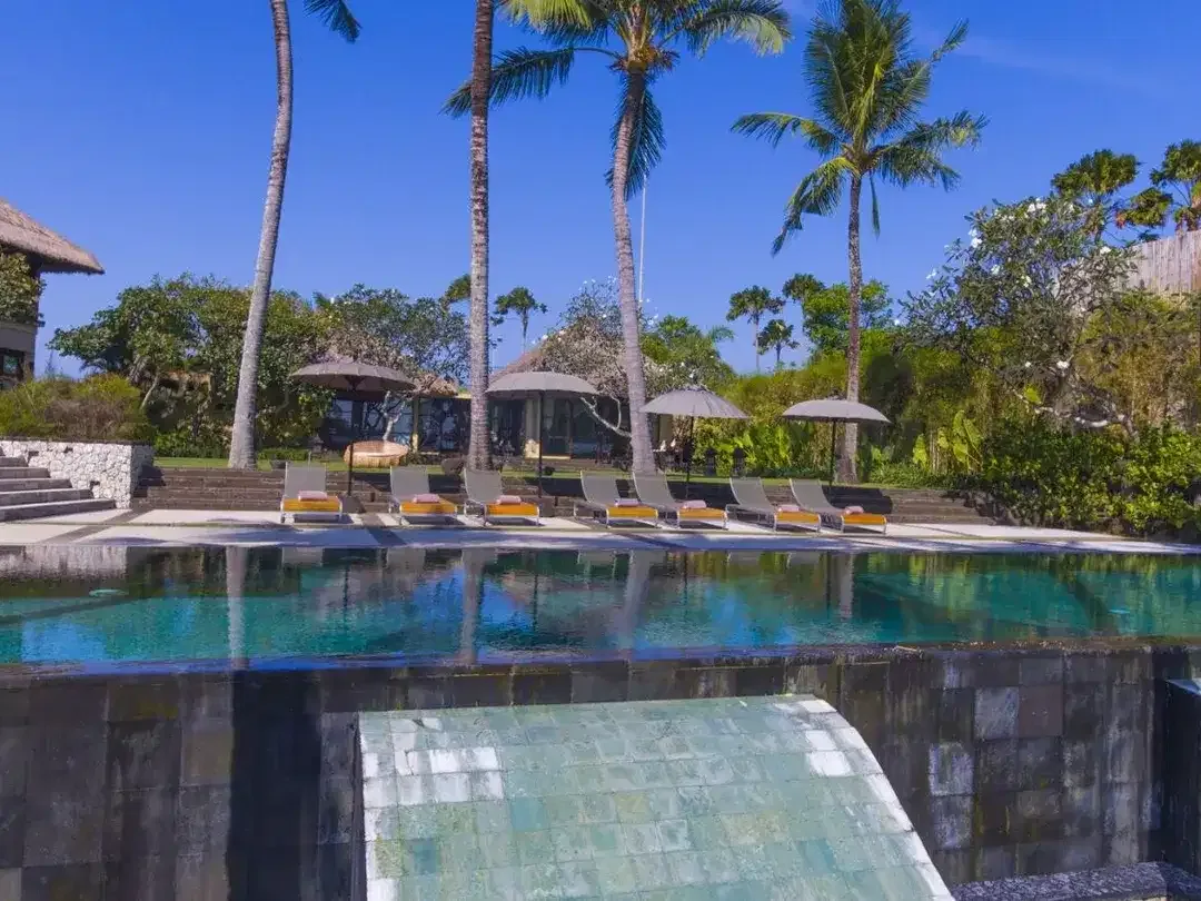 Freehold Luxury Ocean Front Villa in Canggu - Image 8 of 10