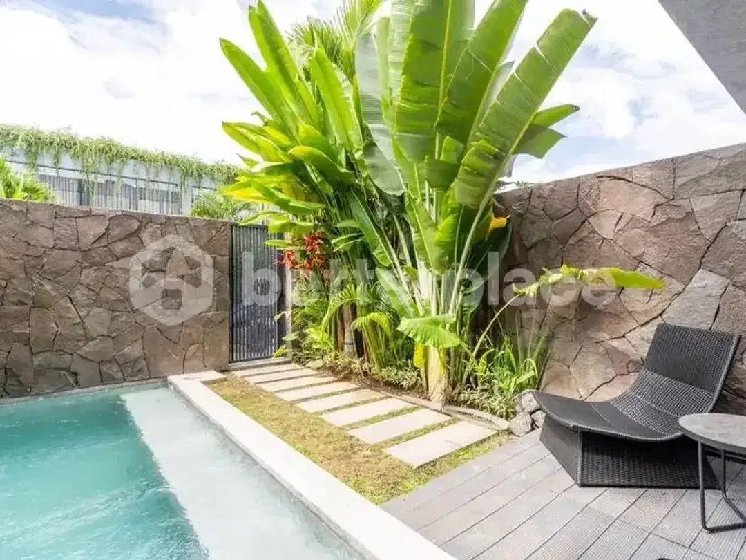 Prestigious 4-Bedroom Canggu Villa with Elegant Enclosed Living Spaces, Luxury Amenities, and Strong Real Estate Investment Opportunity in Bali - Image 4 of 10