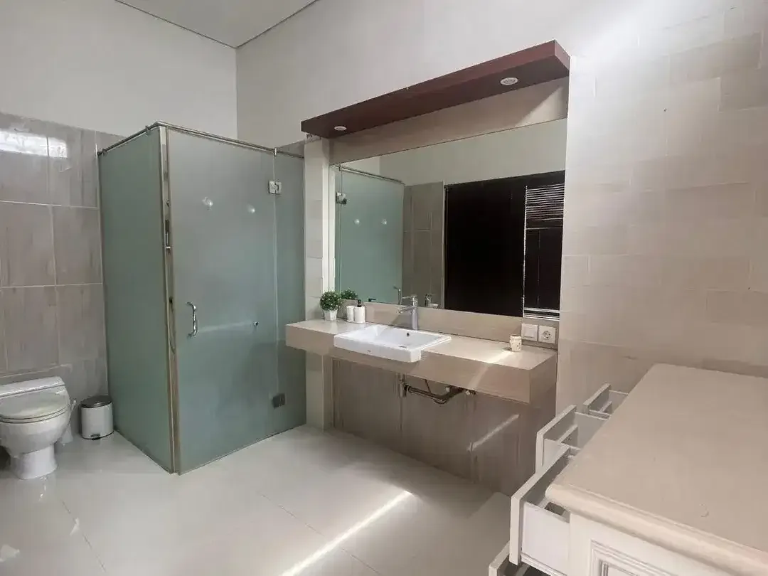 VILLA MODERN MINIMALIS DI GEDONG SARI MUMBUL NUSA DUA BALI - Image 9 of 10