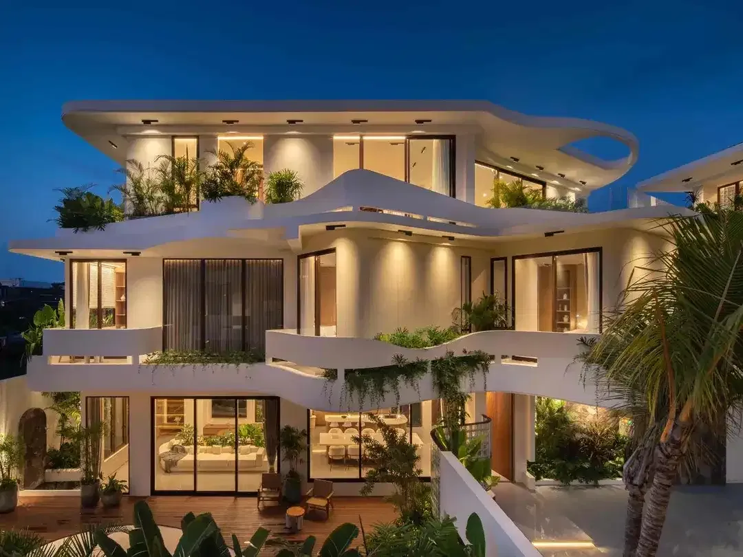 3 BEDROOMS LUXURY - Image 1 of 10