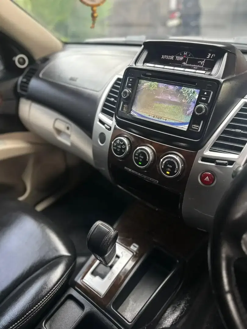 PAJERO DAKAR SPORT 2014 MATIC DIESEL LOW KM ISTIMEWA - Image 10 of 10