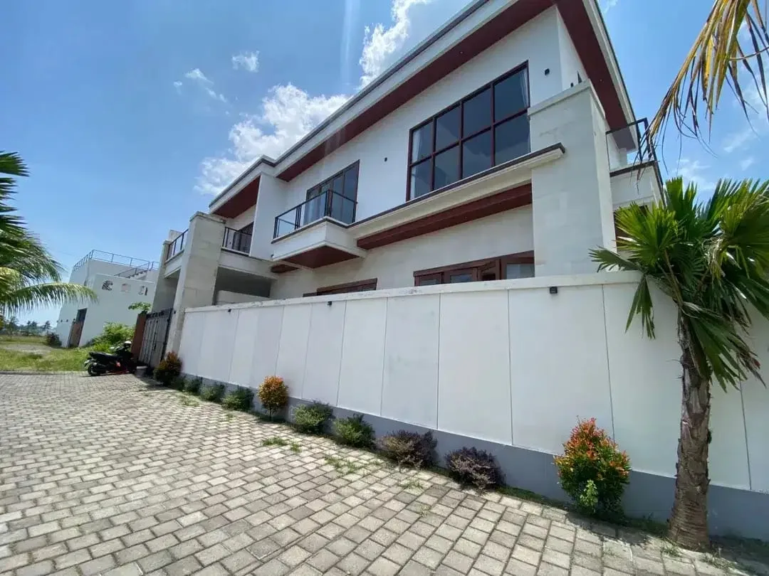 LUXURY VILLA 2 LANTAI DI MUNGGU MENGWI BADUNG DEKAT PANTAI - Image 4 of 10