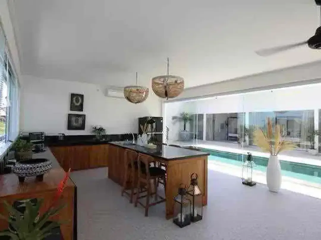 3 BEDROOMS RICE FIELD VIEW VILLA LUXURY MODERN STYLE SECURE LIVING LOCATION PRIME AND STRATEGIC AT BATUBOLONG CANGGU - Image 7 of 10