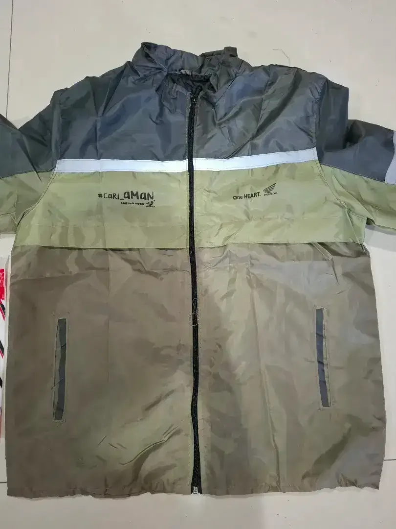 Jaket Motor Parasut Dan Sarung Tangan Motor Safety Original AHM Baru - Image 3 of 4