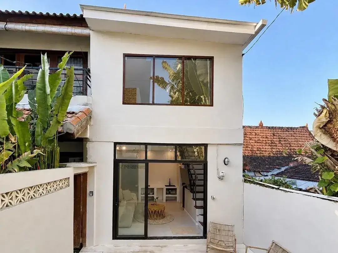 BEACHSIDE VILLA IN BATU BOLONG CANGGU - Image 2 of 10