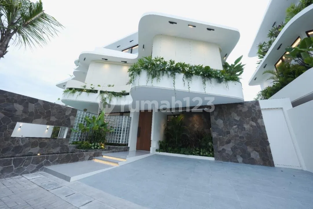 Luxury Villa In Prime Kuta Location With Private Lift & Pool - Image 2 of 4