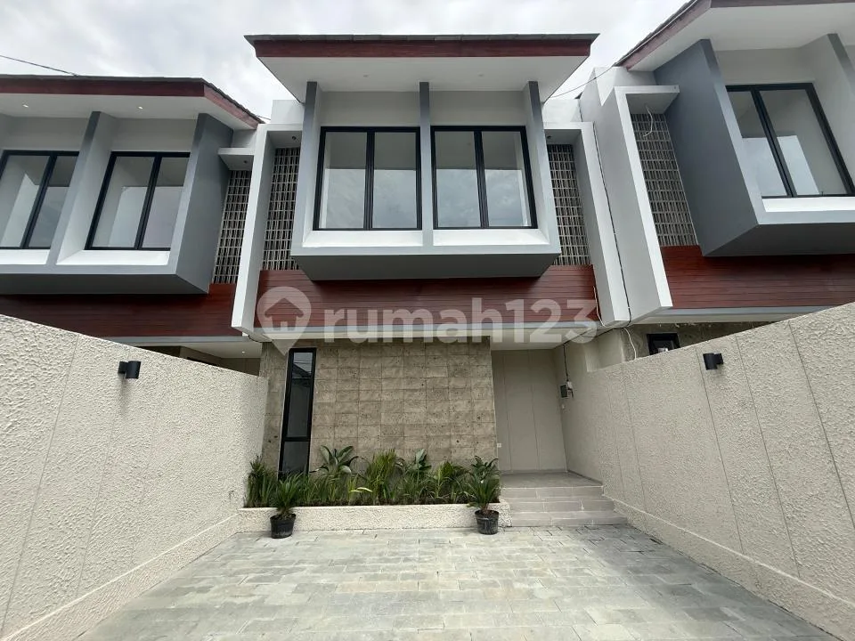 Exlusive 9 Unit Rumah Modern Tropical 4 Bedrooms - Image 1 of 4