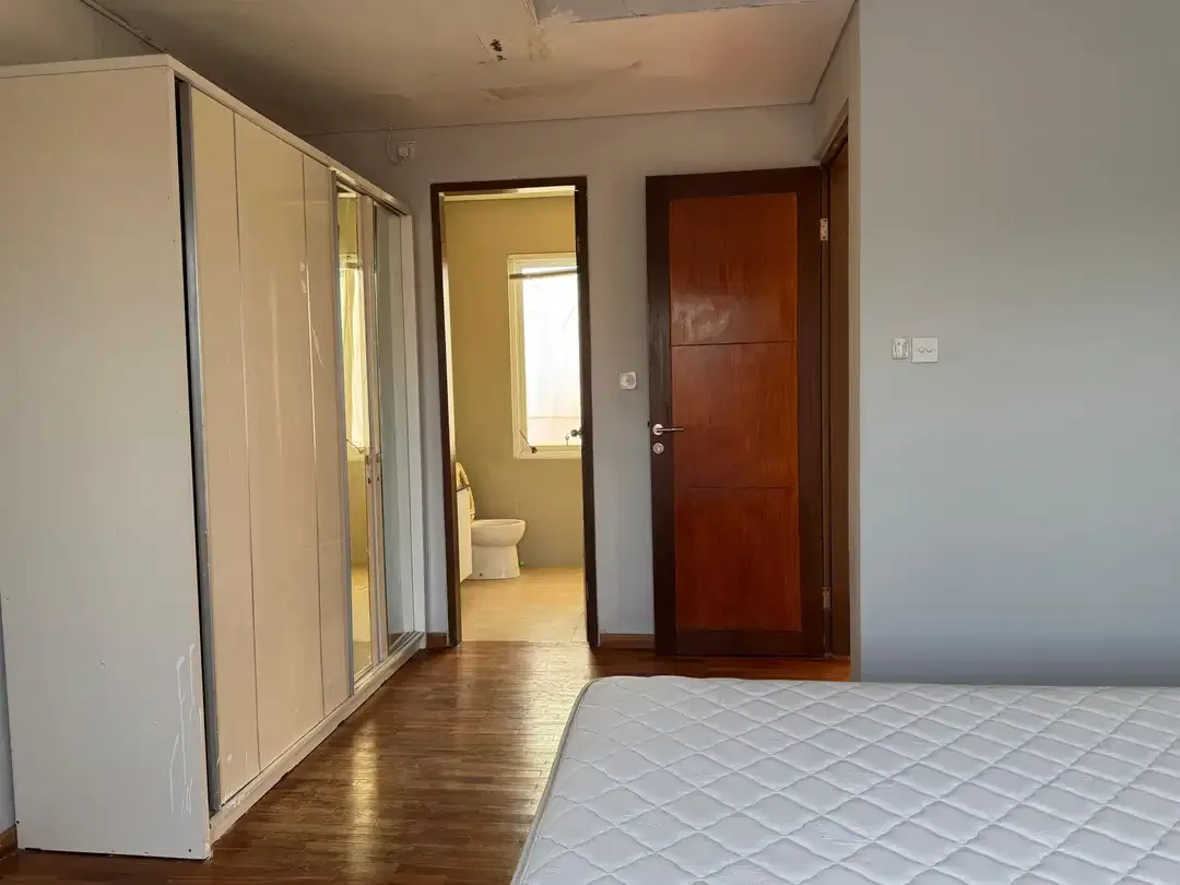 HARUS LAKU CEPAT RUMAH STRATEGIS FURNISHED with POOL NUSA DUA BADUNG BALI - Image 8 of 10