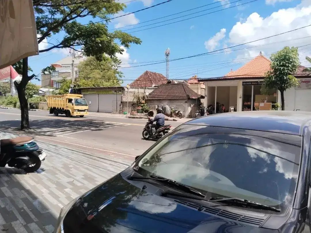 DISEWAKAN 2 UNIT RUKO 3 LANTAI DI JL MAHENDRADATTA DENPASAR DEKAT MALL - Image 8 of 10