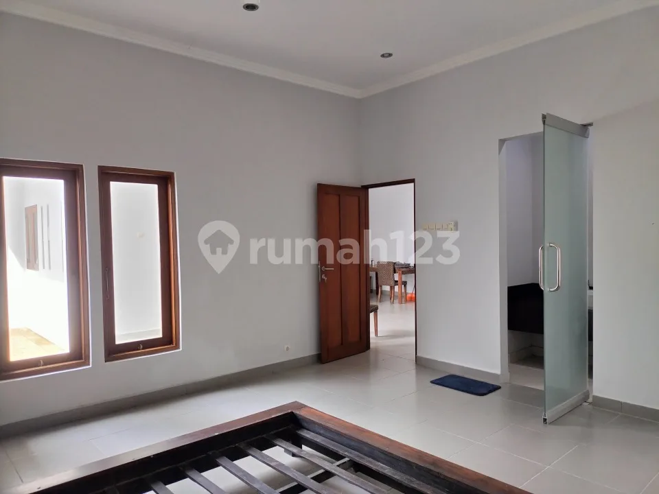 Rumah Keluarga Ada Kolam Renang Dan Halaman Luas di Jimbaran - Image 4 of 4