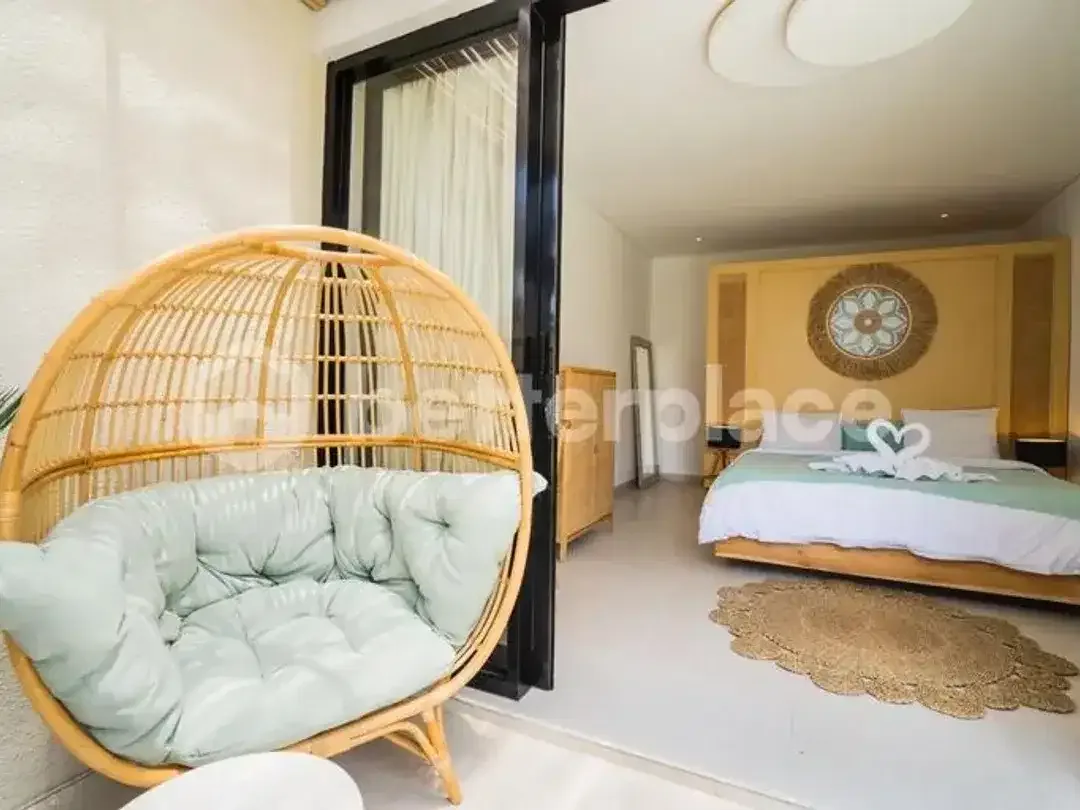 Charming and Modern 3 Bedroom Villa in Kerobokan Area - Image 9 of 10
