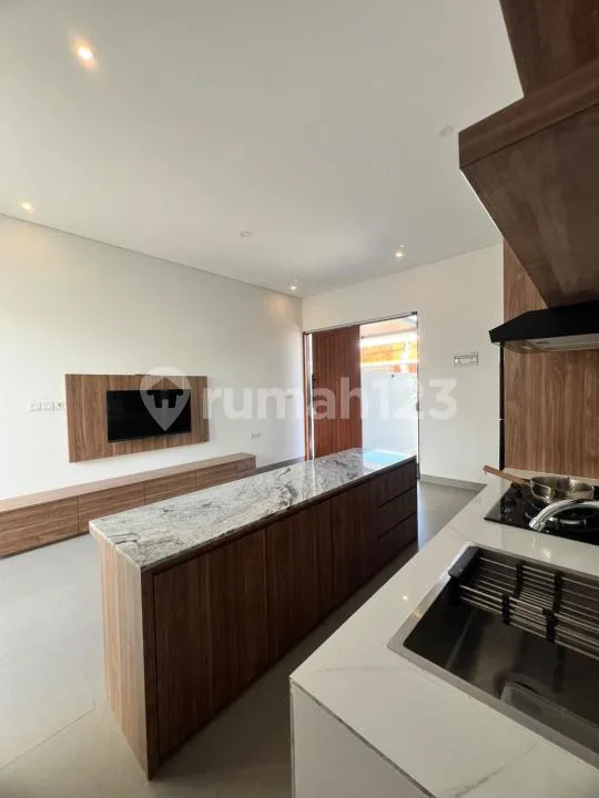 Disewakan - Rumah Baru dengan Gaya Modern Minimalis di Kawasan Renon, Fully Furnished, Dekat dengan Kawasan Sanur - Image 4 of 4