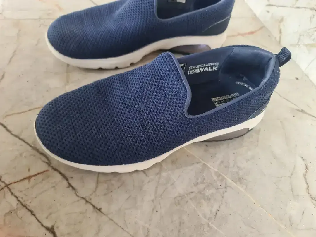 Skechers wanita - Image 1 of 5