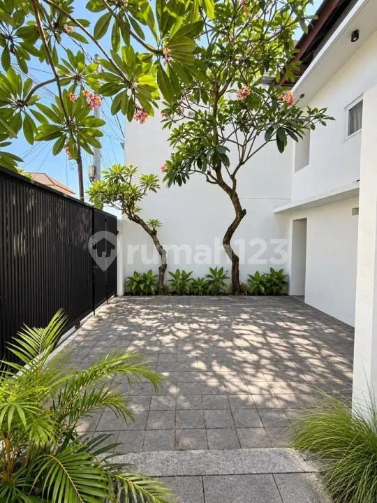 Luxury 2-Bedroom Villa For Leasehold 19 Years In Sanur (504V) - Image 3 of 4