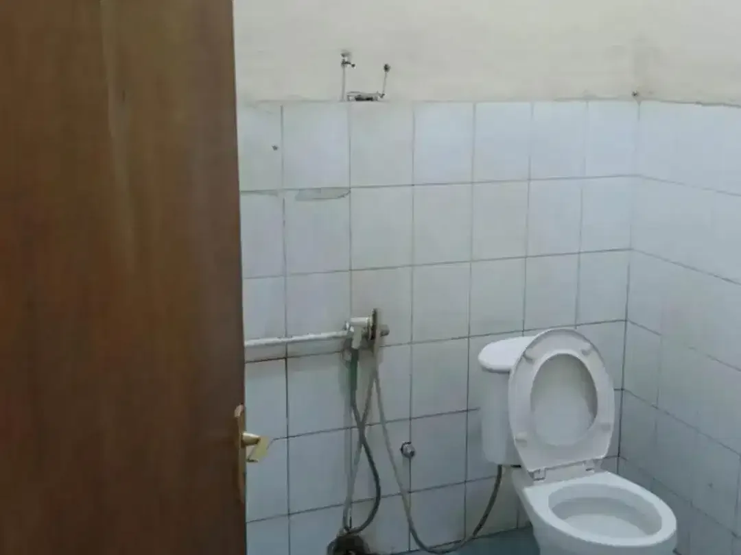 Rumah Luas & Strategis 3 Kamar Tidur Disewakan di Sesetan - Image 10 of 10