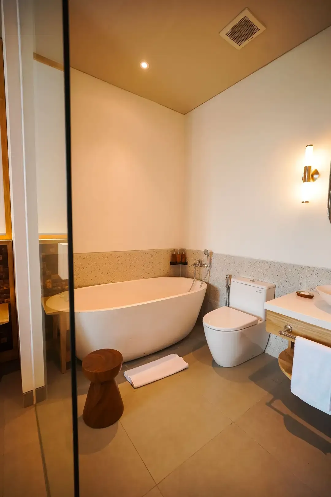 Villa Modern Minimalis One Gate Sistem Kayu Tulang Canggu - Image 6 of 7