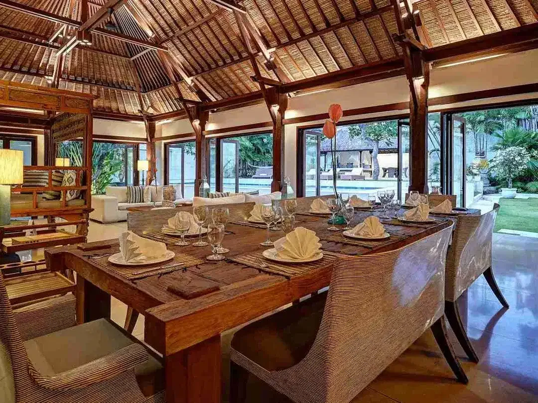 Luxury Villa Mewah di Oberoi Seminyak Dekat Pantai - Image 2 of 10