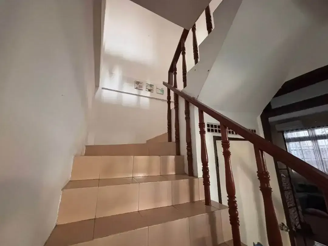 KESEMPATAN LANGKA RUMAH GUNUNG SOPUTAN MURAH DI BAWAH PASAR - Image 8 of 10