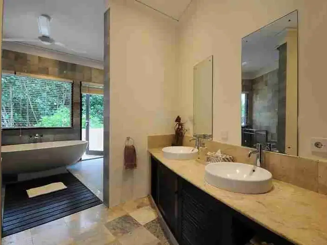 Luxury Villa Seminyak Hanya Jalan kaki ke pantai Seminyak Badung Bali - Image 6 of 10