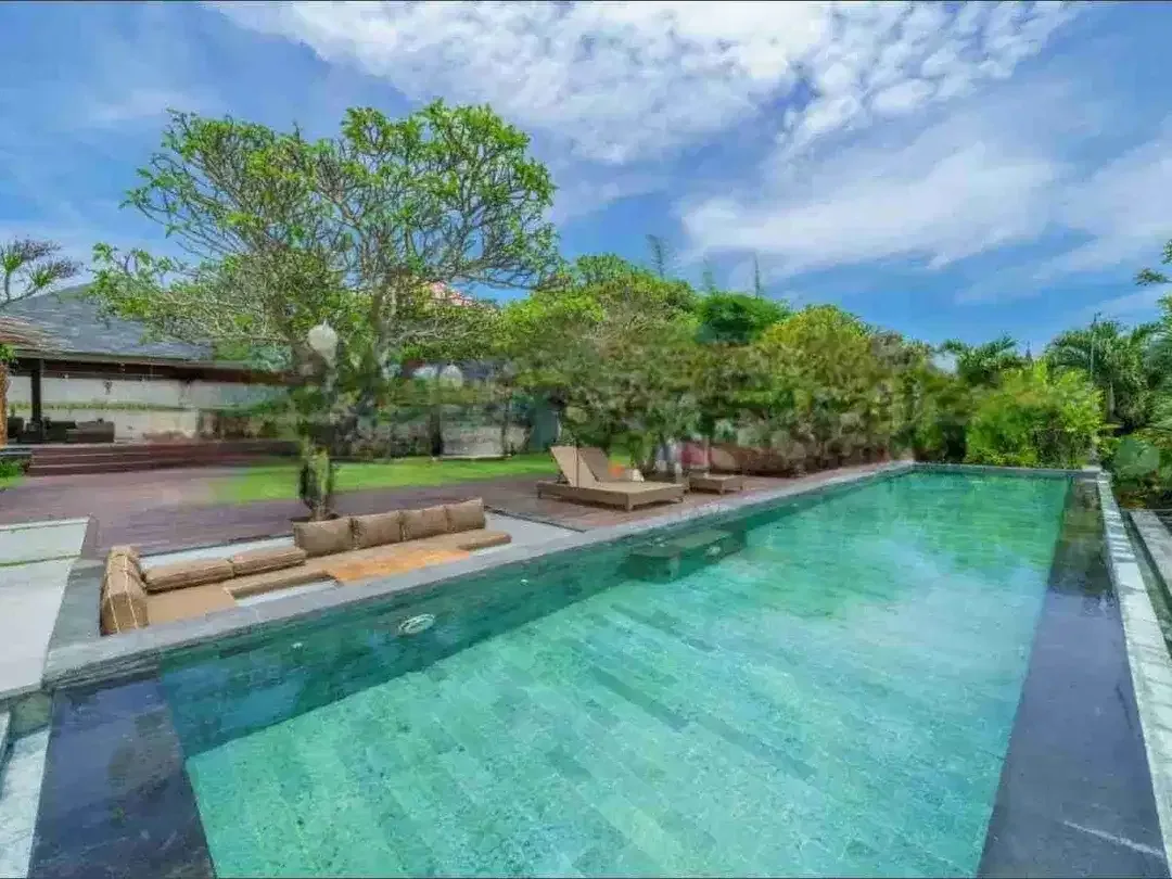 VILLA LANTAI II VIEW SAWAH DAN GUNUNG BARU HABIS RENOVASI DIJUAL HITUNG HARGA TANAH SAJA DI TUKA BABAKAN CANGGU BALI - Image 4 of 10