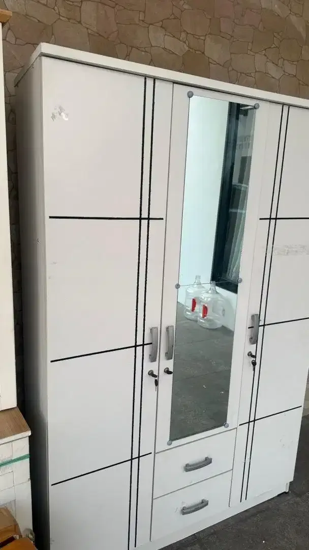 Lemari baju awet bahan kuat tahan lama kondisi baik bagus - Image 1 of 5