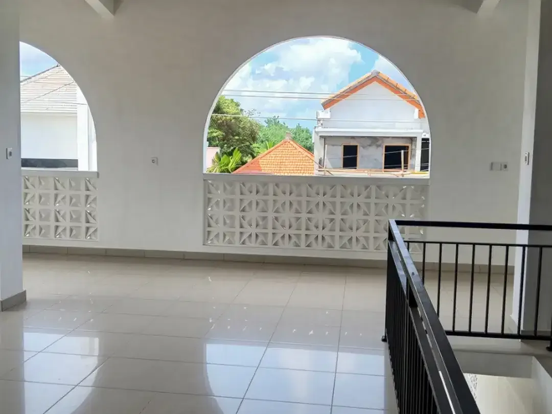 2 Storey Commercial Space In Cemagi Ideal For Restaurant, Office & Retail - Image 6 of 10