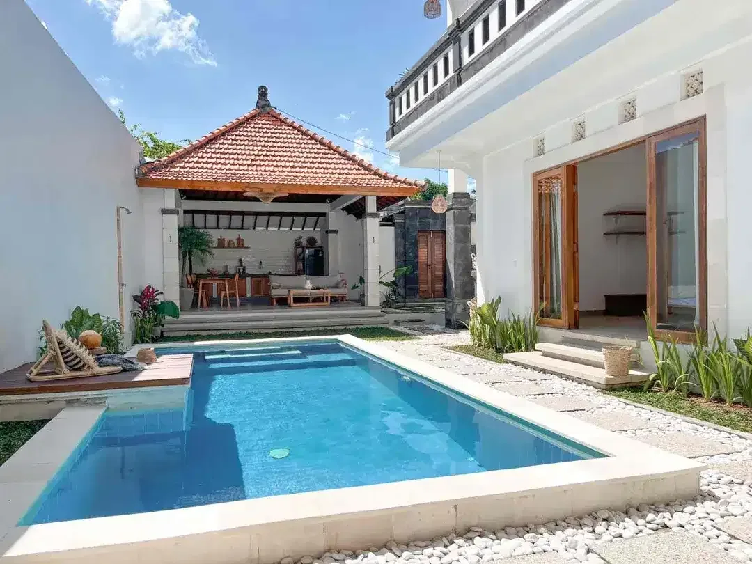 DISEWAKAN VILLA FURNISH PRIVATE POOL DI KEROBOKAN SL - Image 2 of 10