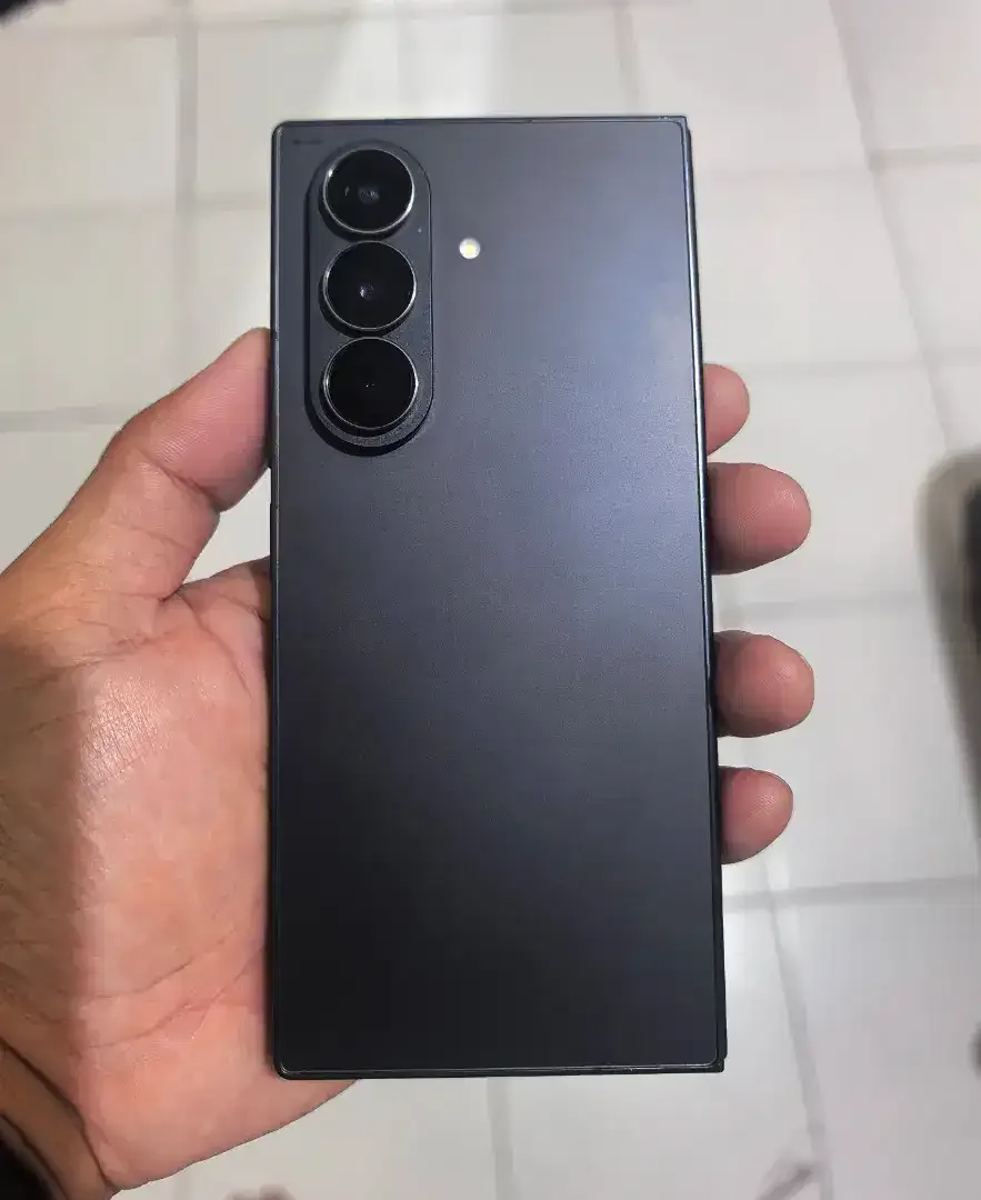 Samsung Galaxy Fold 7 - Image 1 of 6