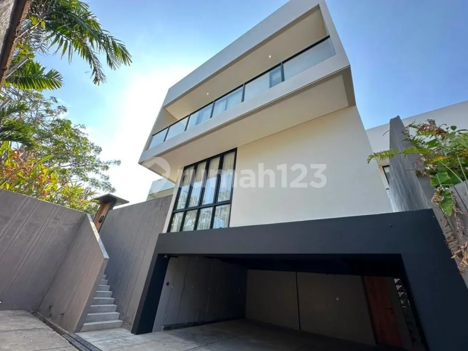 Leasehold Minimalist 3 Storey Villa With Full Views In Ungasan - Image 1 of 4