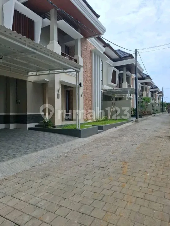 Yearly Rental, Brand New House With Swimming Pool Near Dyatmika School & Sanur - Image 1 of 4