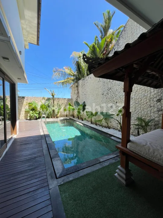 Villa Modern Furnished Dekat Sekolah French International 4 Kamar Tidur di Umalas Badung - Image 3 of 4