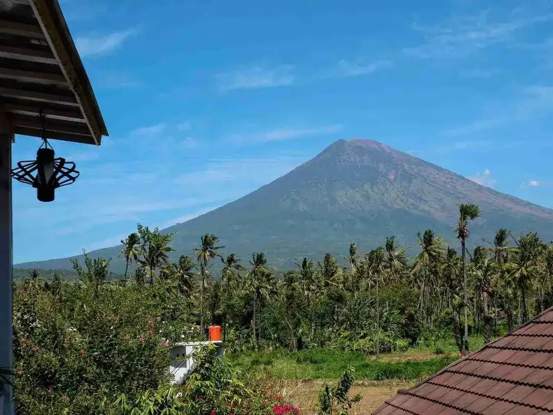 VILLA FOR SALE | AMED, BALI
Freehold | 5 Units | Pool | Rooftop Terrace - Image 2 of 10